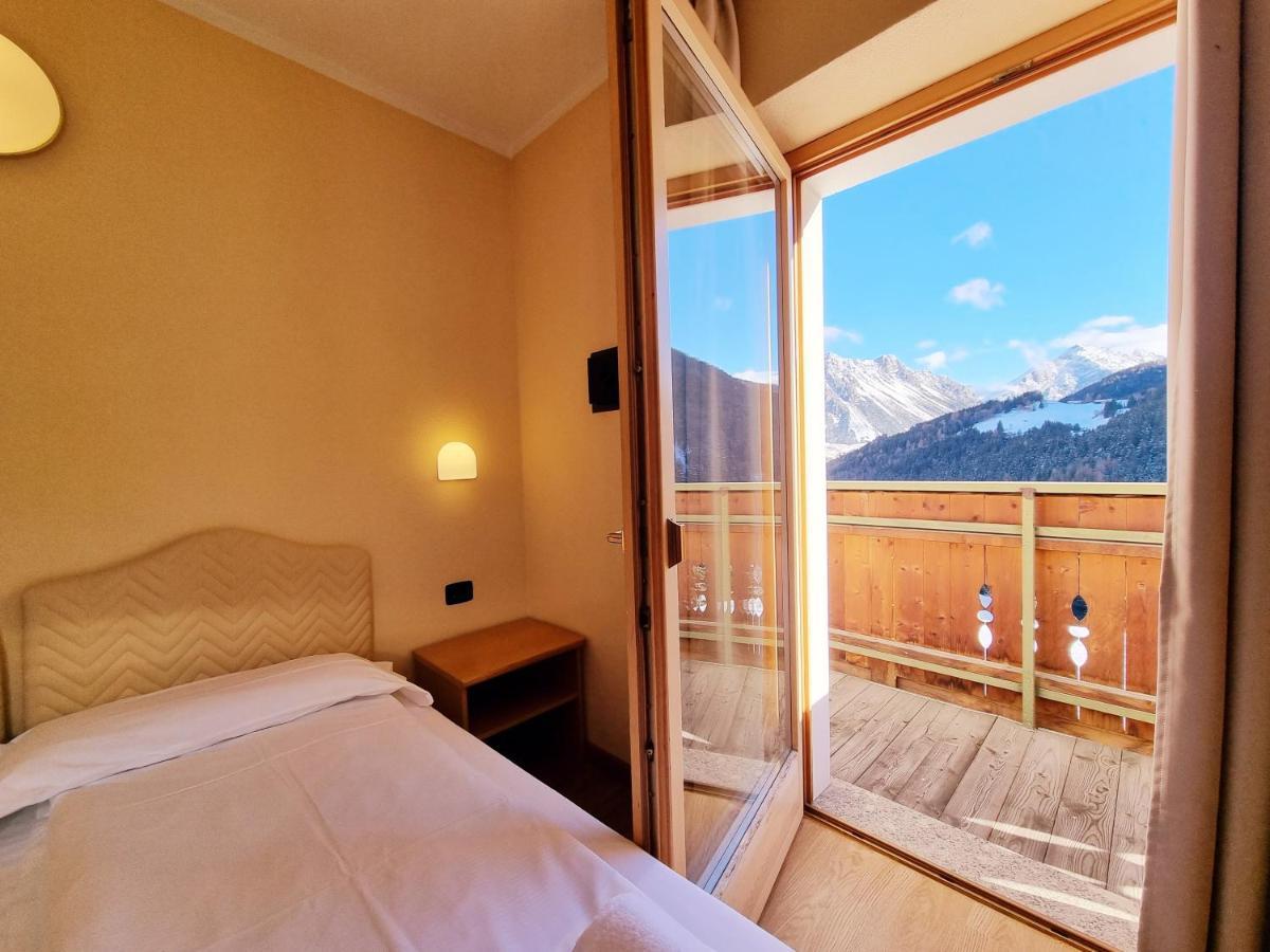 Hotel San Carlo, Tra Bormio E Livigno إيزولاشيا المظهر الخارجي الصورة