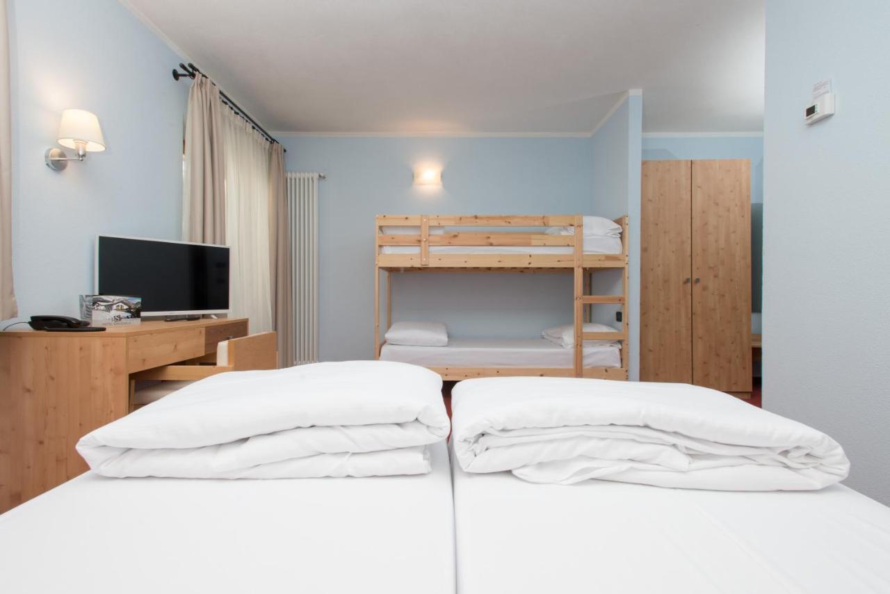 Hotel San Carlo, Tra Bormio E Livigno إيزولاشيا المظهر الخارجي الصورة
